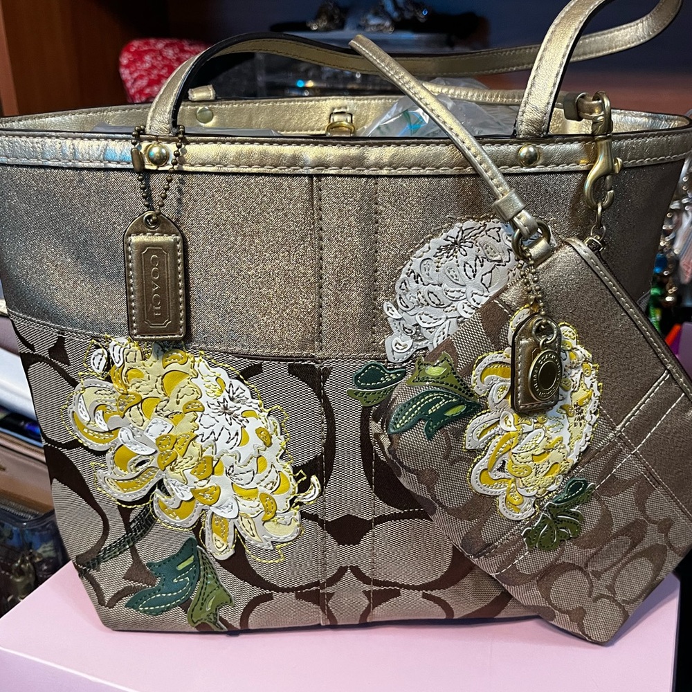Coach Vintage Floral Appliqué 2 Piece Set